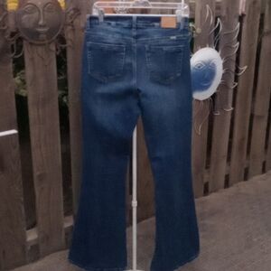 Woman's jeans. High-rise flaer great stretch. Western blue size 11.